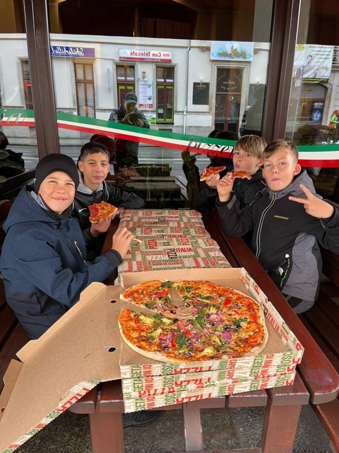 U13 Pizza