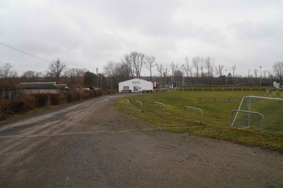 Leeres Vereinsgelände wartet auf den Restart nach Corona