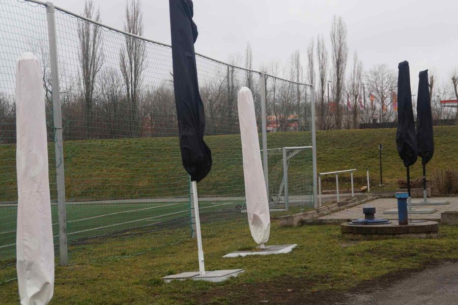 Leeres Vereinsgelände wartet auf den Restart nach Corona