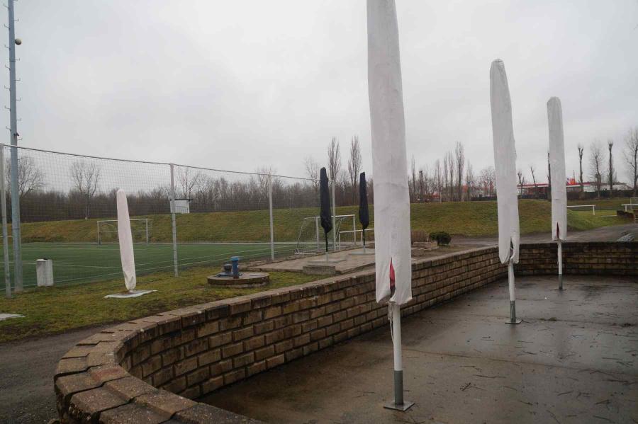 Leeres Vereinsgelände wartet auf den Restart nach Corona