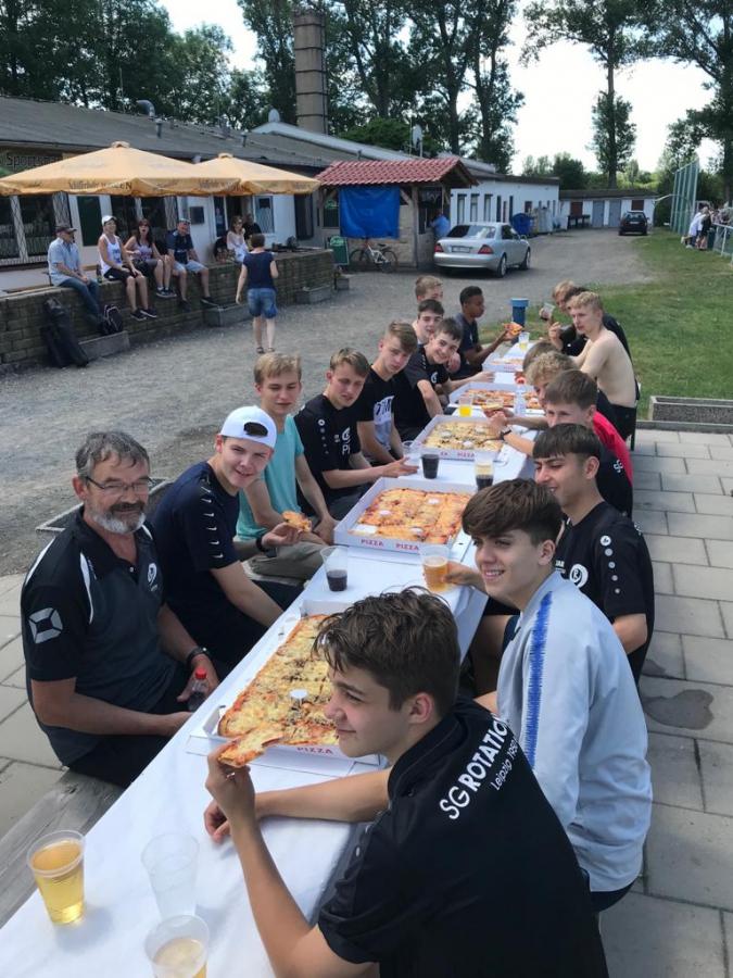 Aufstiegsfeier - es gibt Pizza